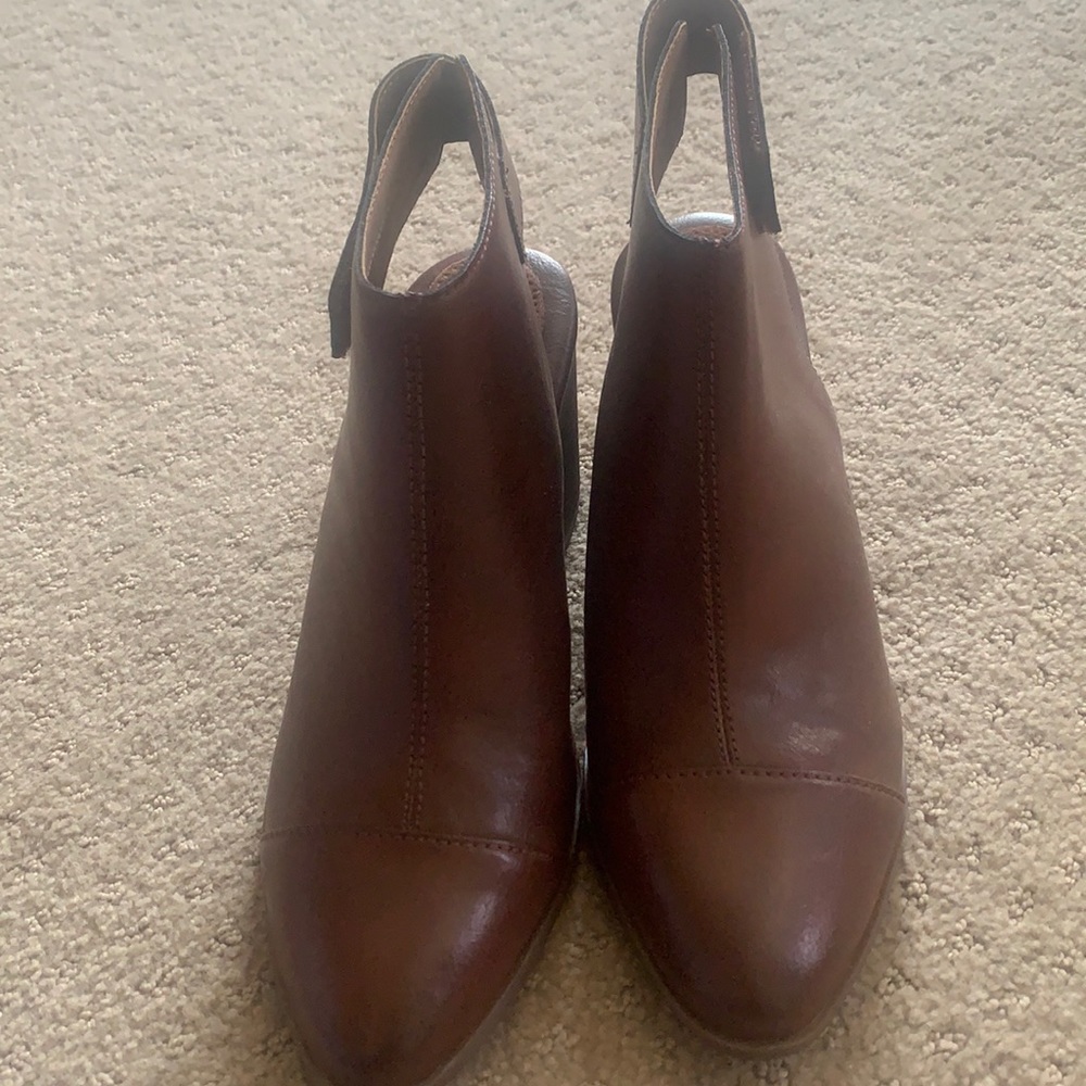 New never worn, b.o.c booties, chunky heel perfect for fall!